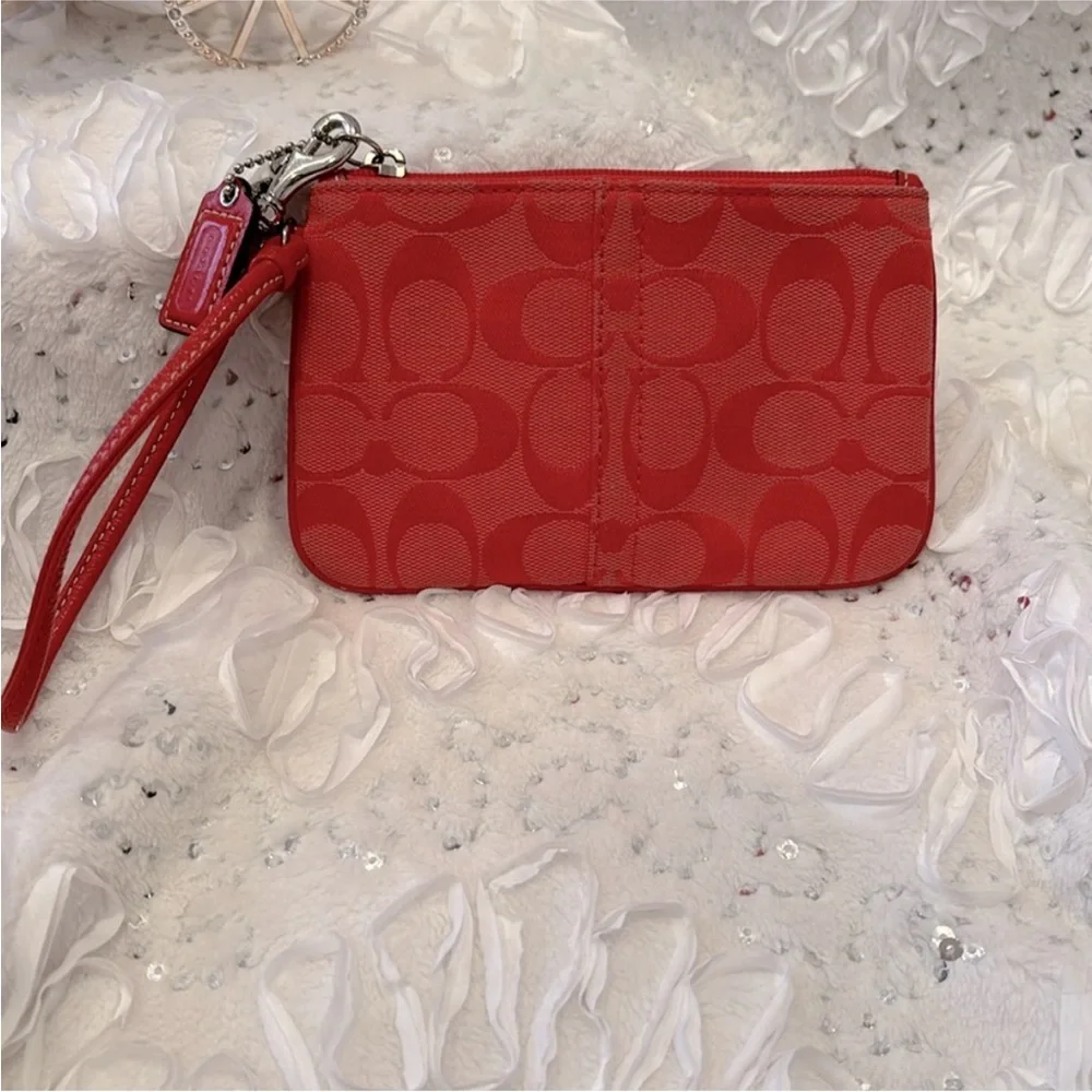 Coach EUC‎ Red Wristlet Clutch
